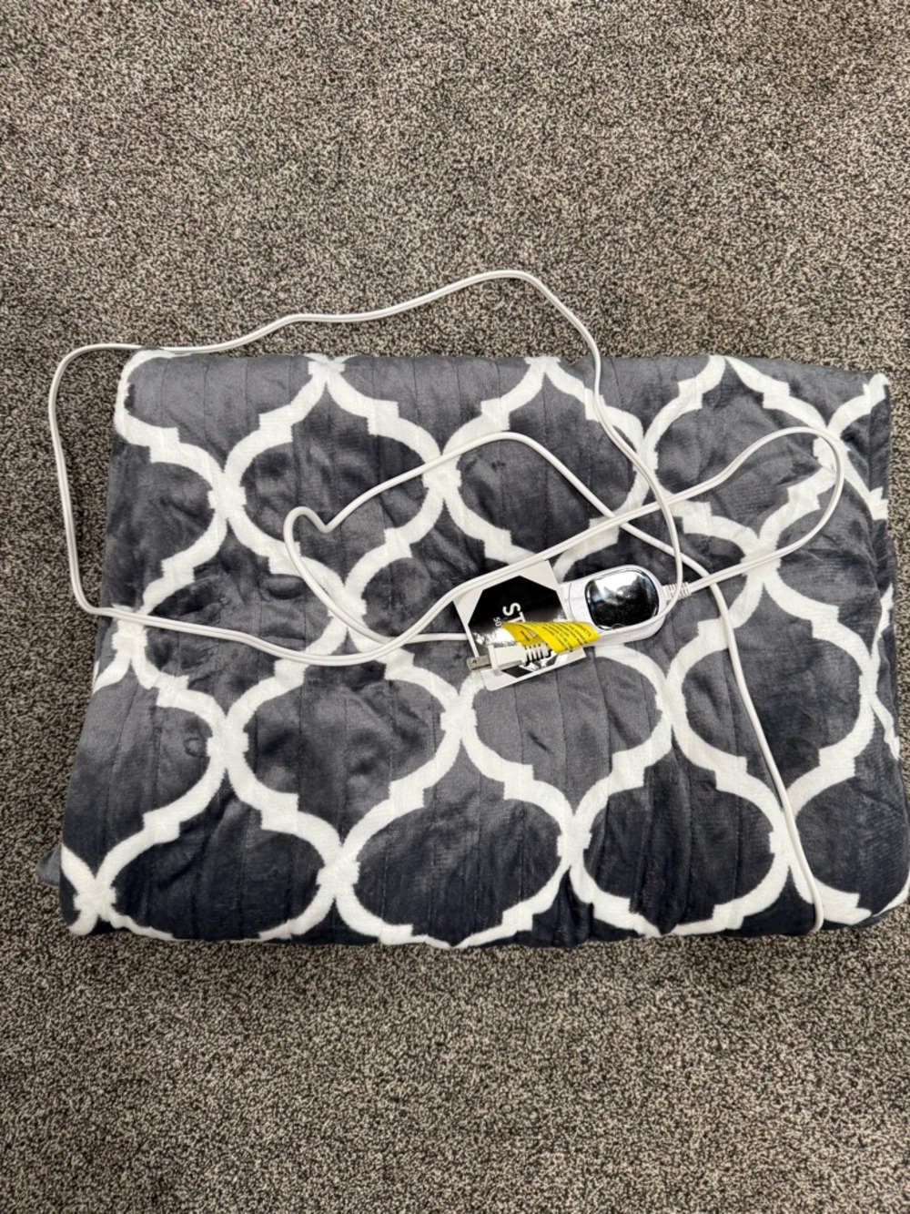 Like New Gray and White Patterned Electric Heated Throw